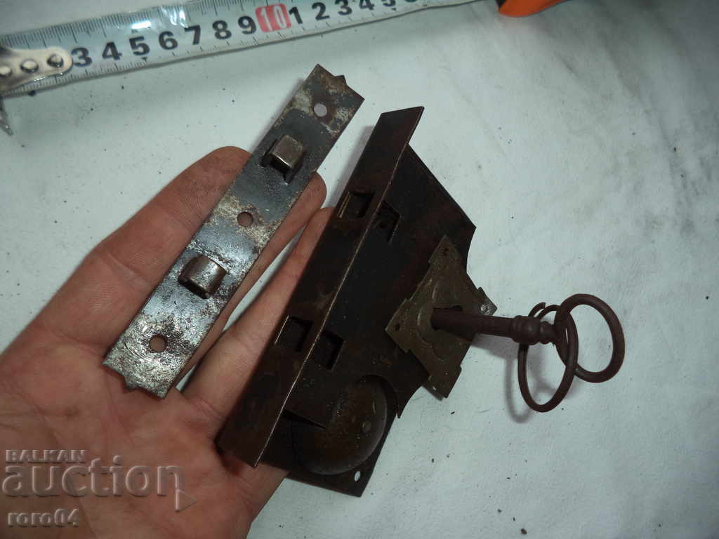 OLD LOCK WITH BELL - WORKING with price 55.00 BGN | € 28.12 OLD LOCK WITH BELL - WORKING with price 55.00 BGN | € 28.12