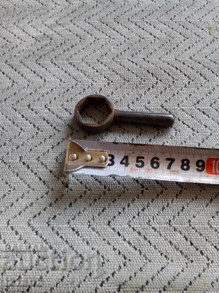 Delivery of Old wrench