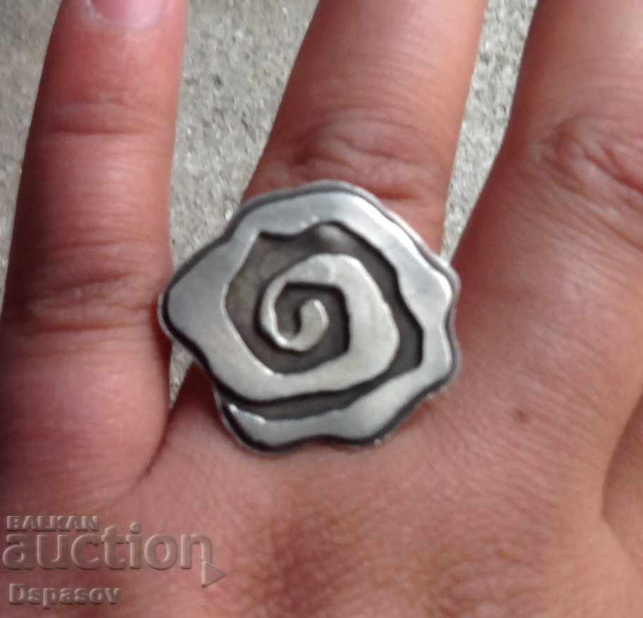 Inel de diamant spirală din inel de argint