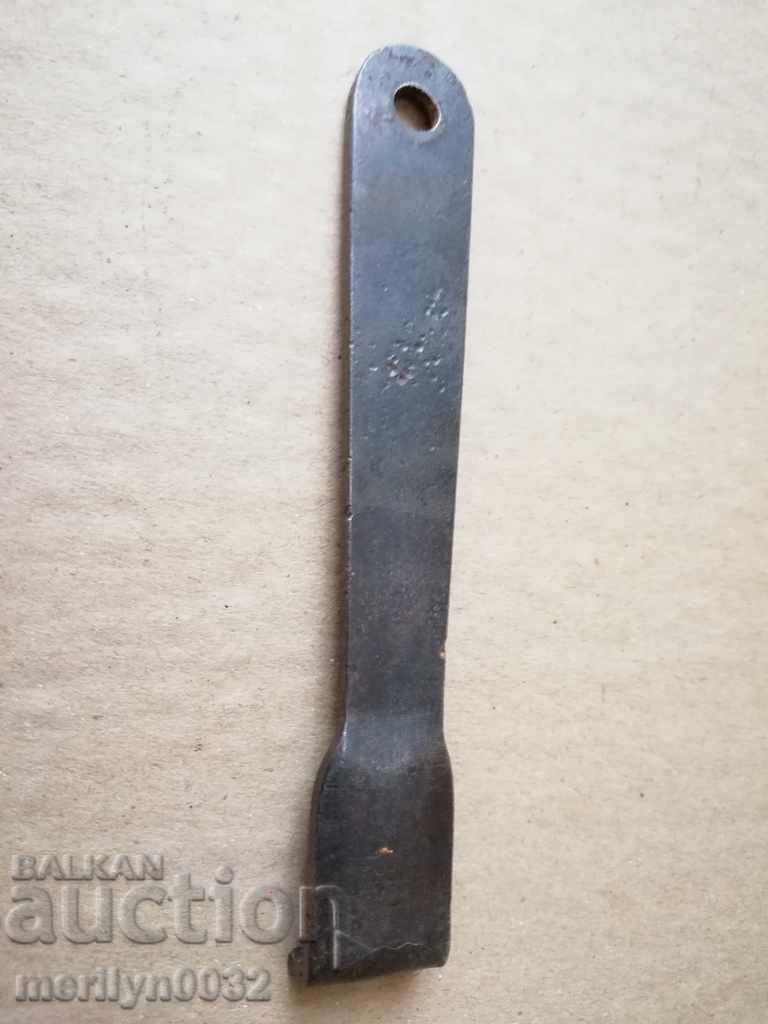 Auction Extractor key for MG34 World WW2 Wehrmacht Auction Extractor key for MG34 World WW2 Wehrmacht