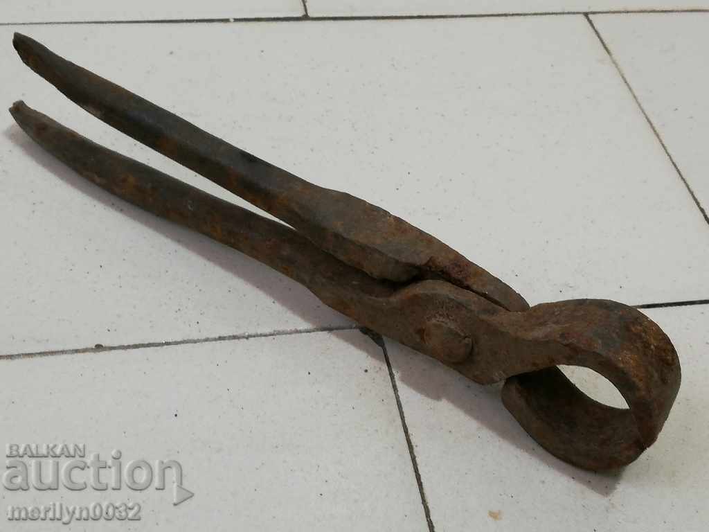 Old forging pliers, wrought iron, wrought iron with price 39.00 BGN | € 19.94 Old forging pliers, wrought iron, wrought iron with price 39.00 BGN | € 19.94
