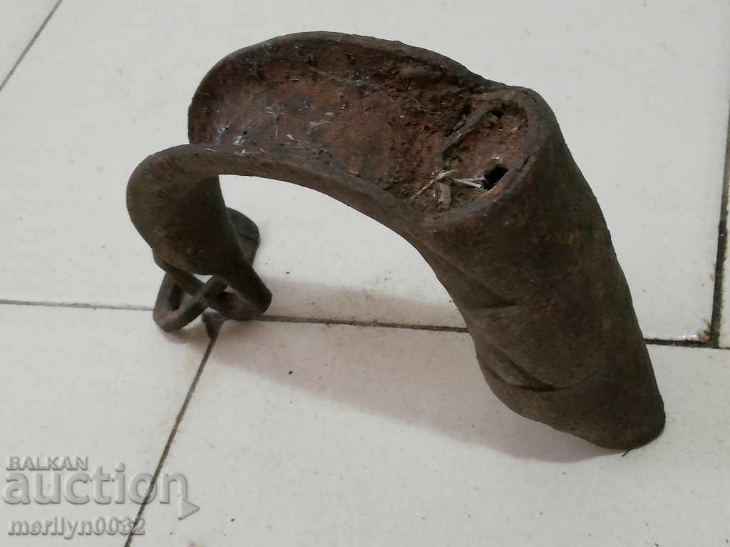 Delivery of Buckle lock, prana, chain, wrought iron Delivery of Buckle lock, prana, chain, wrought iron