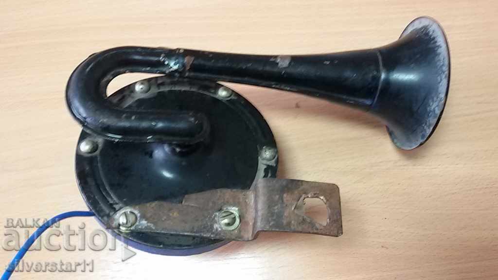 Auction horn thunderbolt from a retro car Auction horn thunderbolt from a retro car