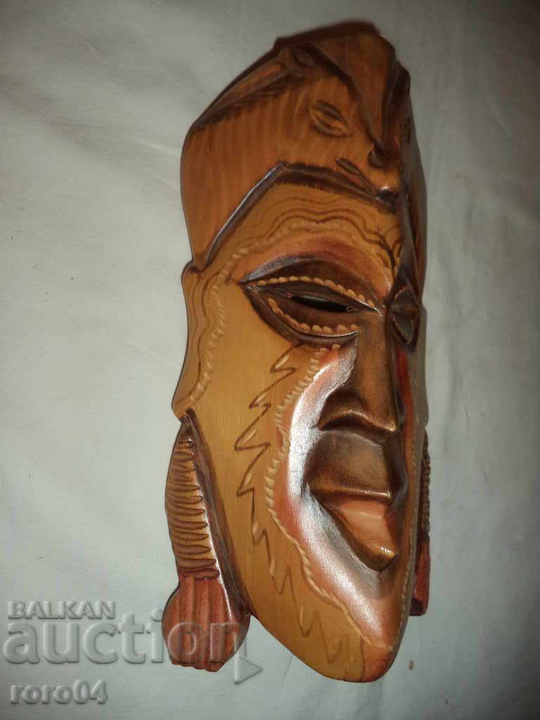 ГОЛЯМА СТАРА ЪГЛОВА МАСКА с цена 65.00 лв. | € 33.23 ГОЛЯМА СТАРА ЪГЛОВА МАСКА с цена 65.00 лв. | € 33.23