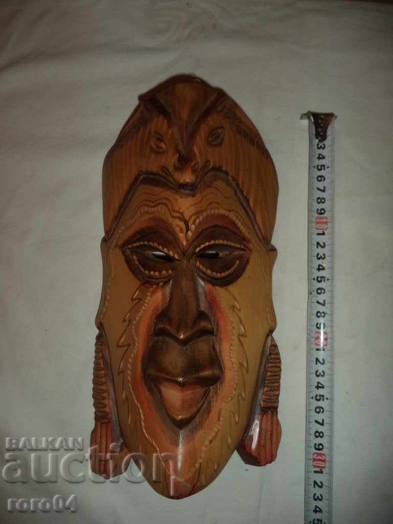 Доставка на ГОЛЯМА СТАРА ЪГЛОВА МАСКА Доставка на ГОЛЯМА СТАРА ЪГЛОВА МАСКА