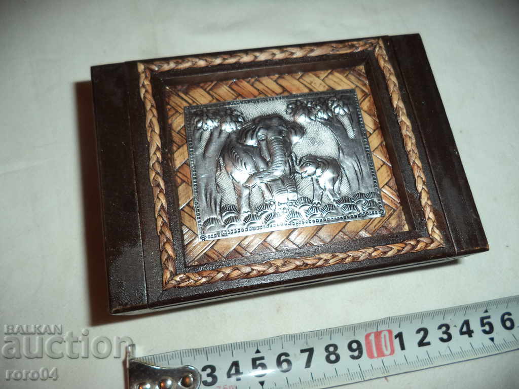 THE OLD BOX FOR JEWELERY with price 18.00 BGN | € 9.20 THE OLD BOX FOR JEWELERY with price 18.00 BGN | € 9.20