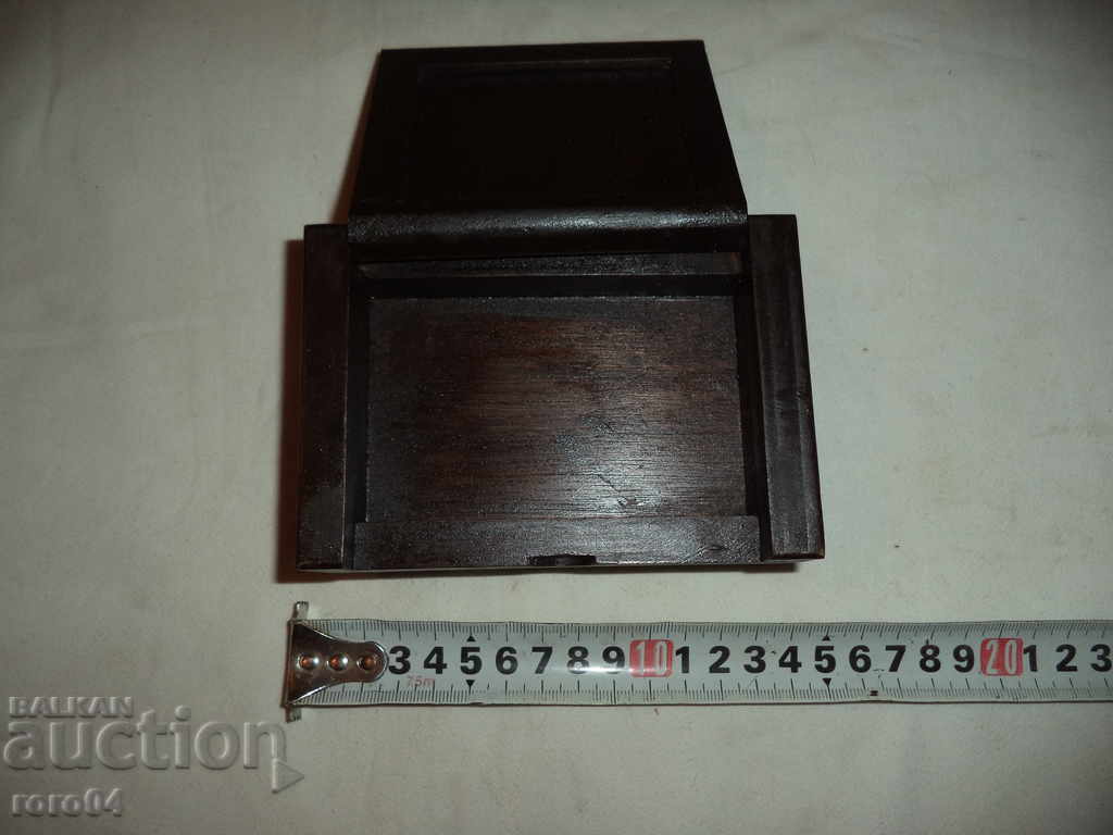 Auction THE OLD BOX FOR JEWELERY Auction THE OLD BOX FOR JEWELERY