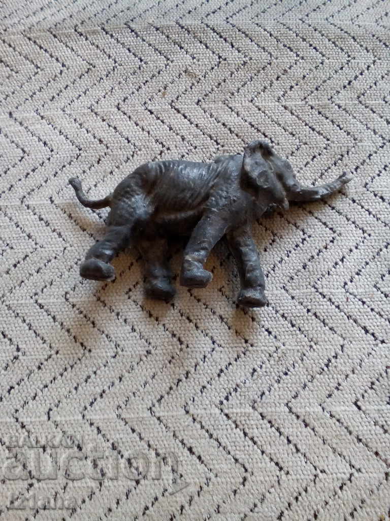 An old elephant toy with price 5.00 BGN | € 2.56 An old elephant toy with price 5.00 BGN | € 2.56