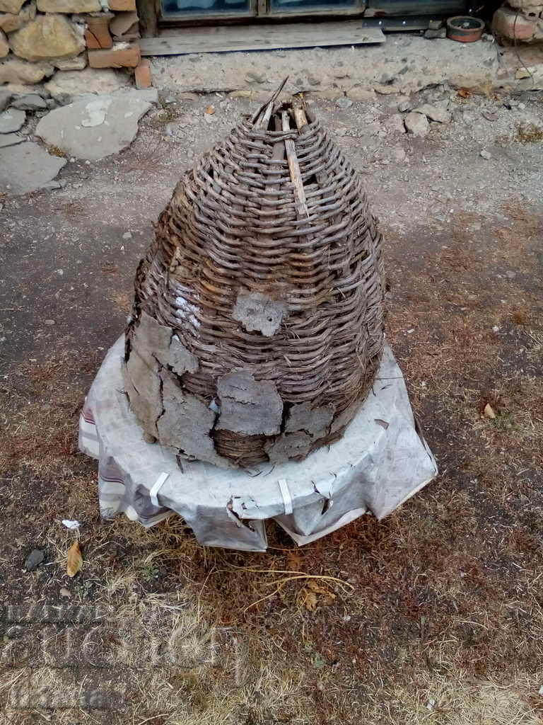 Delivery of An old hive, a hut