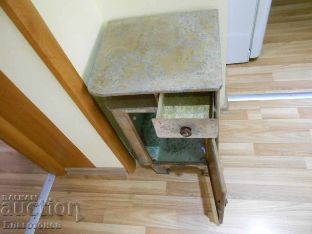 An old metal cabinet - 5 An old metal cabinet - 5