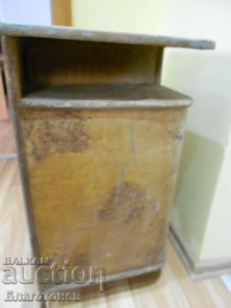 An old metal cabinet - 7 An old metal cabinet - 7