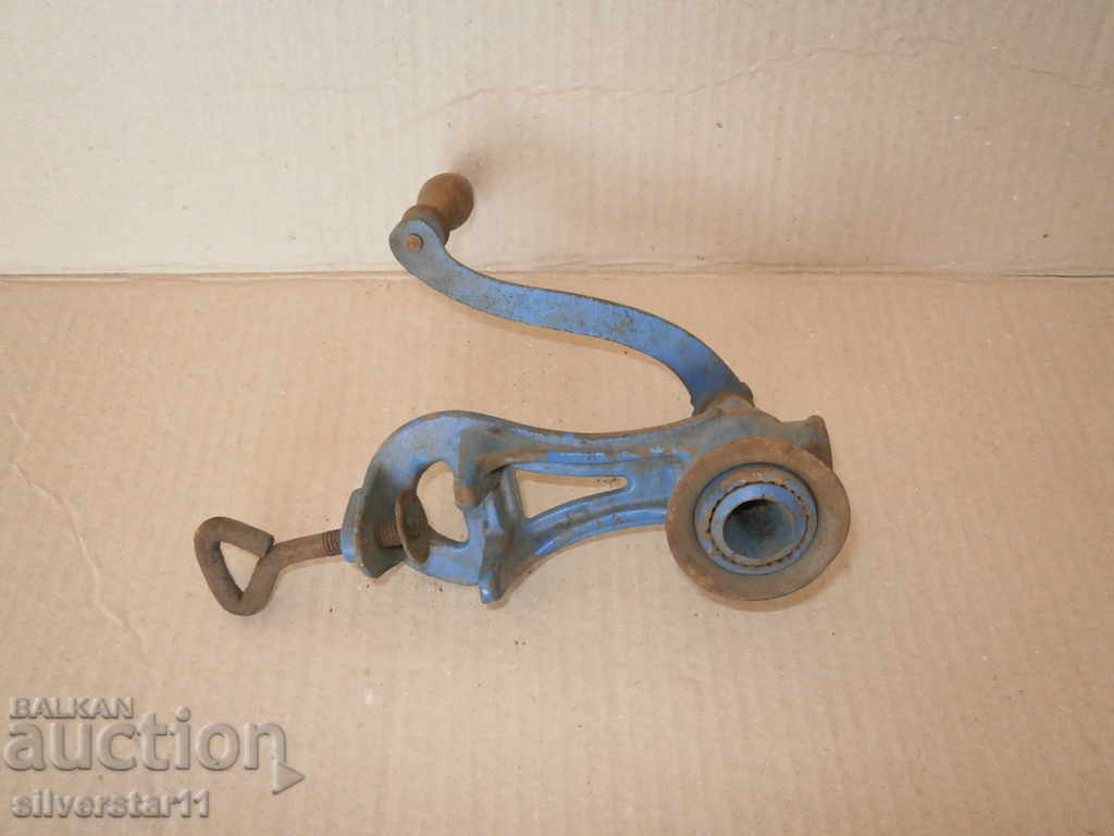 râșniță de cafea vechi moară și mirodenii cu preț 31.00 BGN | € 15.85 râșniță de cafea vechi moară și mirodenii cu preț 31.00 BGN | € 15.85