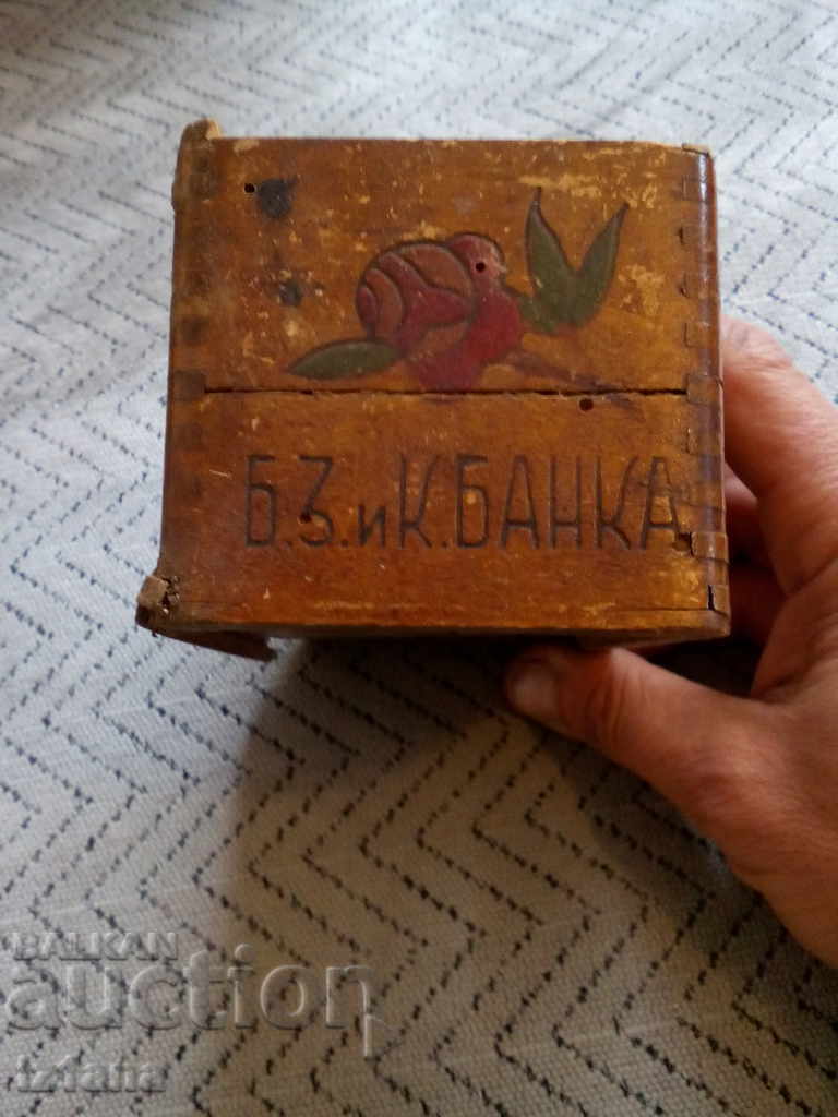 Delivery of Old wooden box