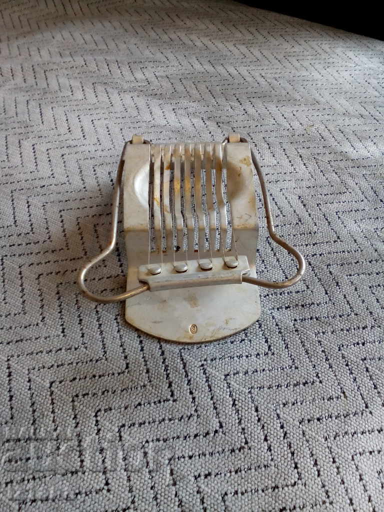 Old egg cutting machine with price 15.00 BGN | € 7.67