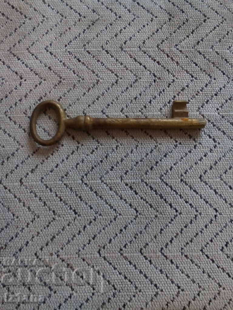 Old key with price 10.00 BGN | € 5.11 Old key with price 10.00 BGN | € 5.11
