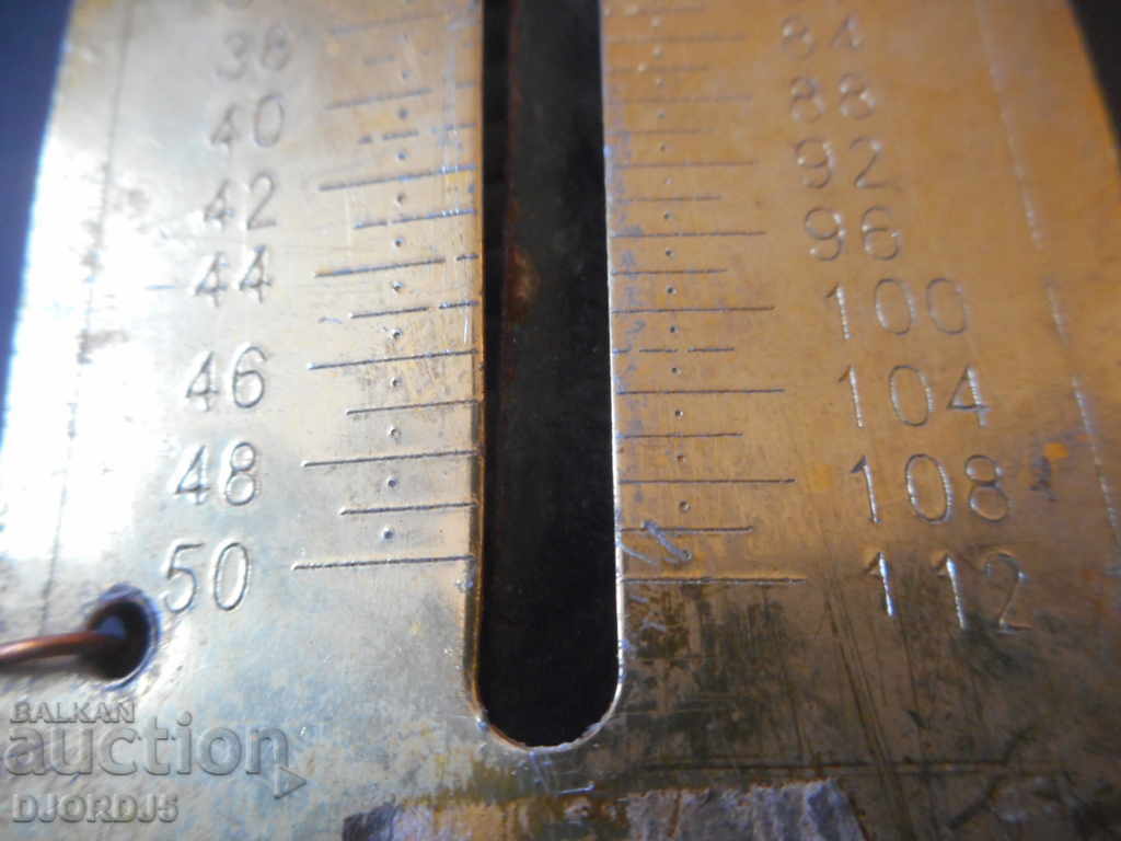 Auction Old scale up to 50 kg Auction Old scale up to 50 kg