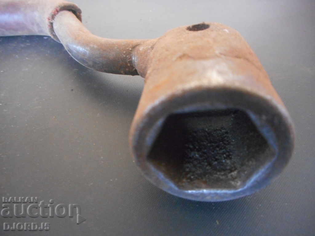 Auction Old specialized key, hexagram Auction Old specialized key, hexagram