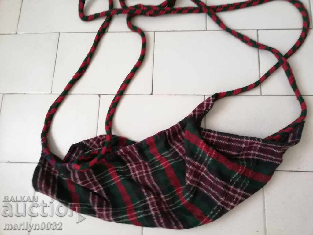 Vechi leagăn pentru copii sită cu preț 56.00 BGN | € 28.63 Vechi leagăn pentru copii sită cu preț 56.00 BGN | € 28.63