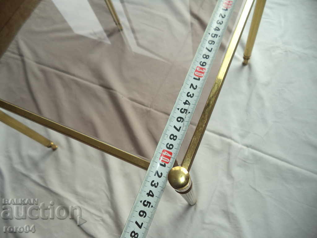 Auction TABLE - TABLE - GOLD - BEAUTY Auction TABLE - TABLE - GOLD - BEAUTY