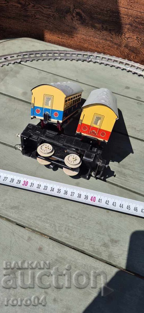 OLD GERMAN SHEET METAL TRAIN - OPERATING - 7