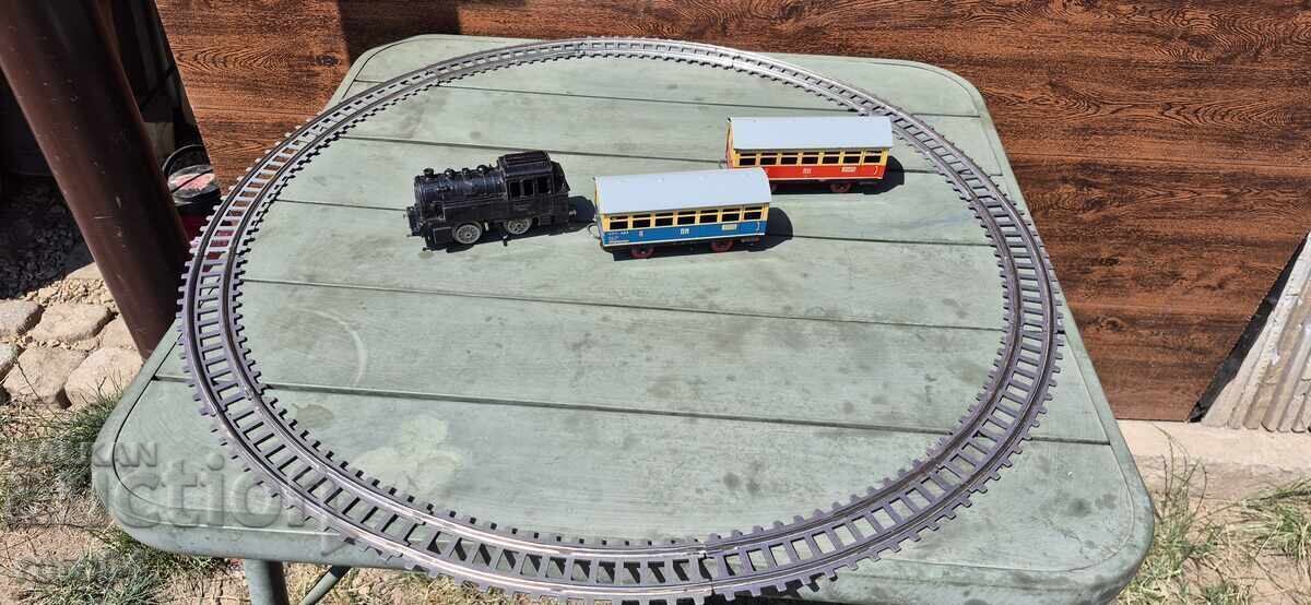 OLD GERMAN SHEET METAL TRAIN - OPERATING