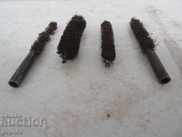 4 pcs. OLD BRUSHES FOR CLEANING OF WEAPONS - BNA with price 6.00 BGN | € 3.07 4 pcs. OLD BRUSHES FOR CLEANING OF WEAPONS - BNA with price 6.00 BGN | € 3.07