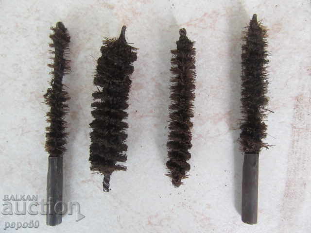 4 pcs. OLD BRUSHES FOR CLEANING OF WEAPONS - BNA