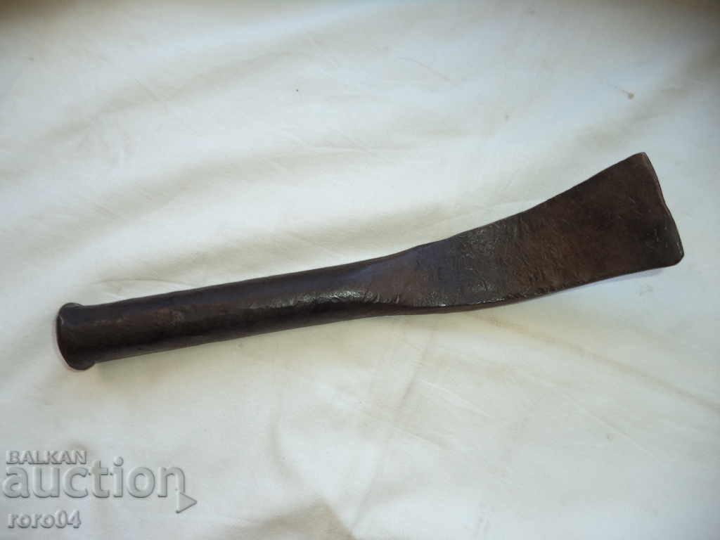 Auction STRONG OLD HAND FORGED BAR Auction STRONG OLD HAND FORGED BAR