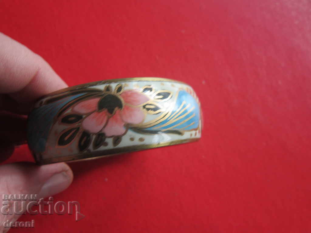 Ένα απίστευτο χάλκινο βραχιόλι με σμάλτο με τιμή 15.00 BGN | € 7.67 Ένα απίστευτο χάλκινο βραχιόλι με σμάλτο με τιμή 15.00 BGN | € 7.67