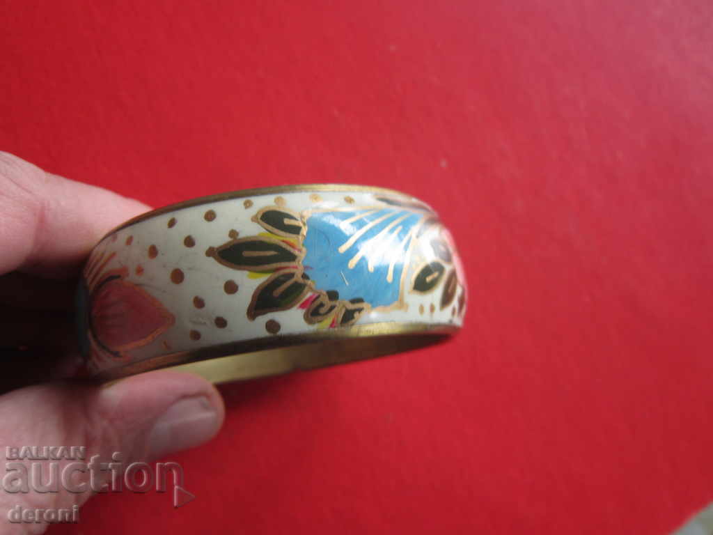 Δημοπρασία Ένα απίστευτο χάλκινο βραχιόλι με σμάλτο Δημοπρασία Ένα απίστευτο χάλκινο βραχιόλι με σμάλτο