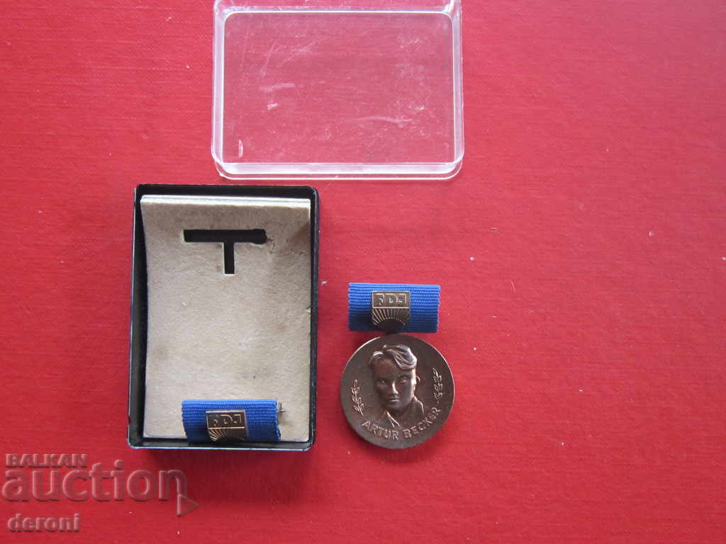 Delivery of Old German Artur Becket tape tape