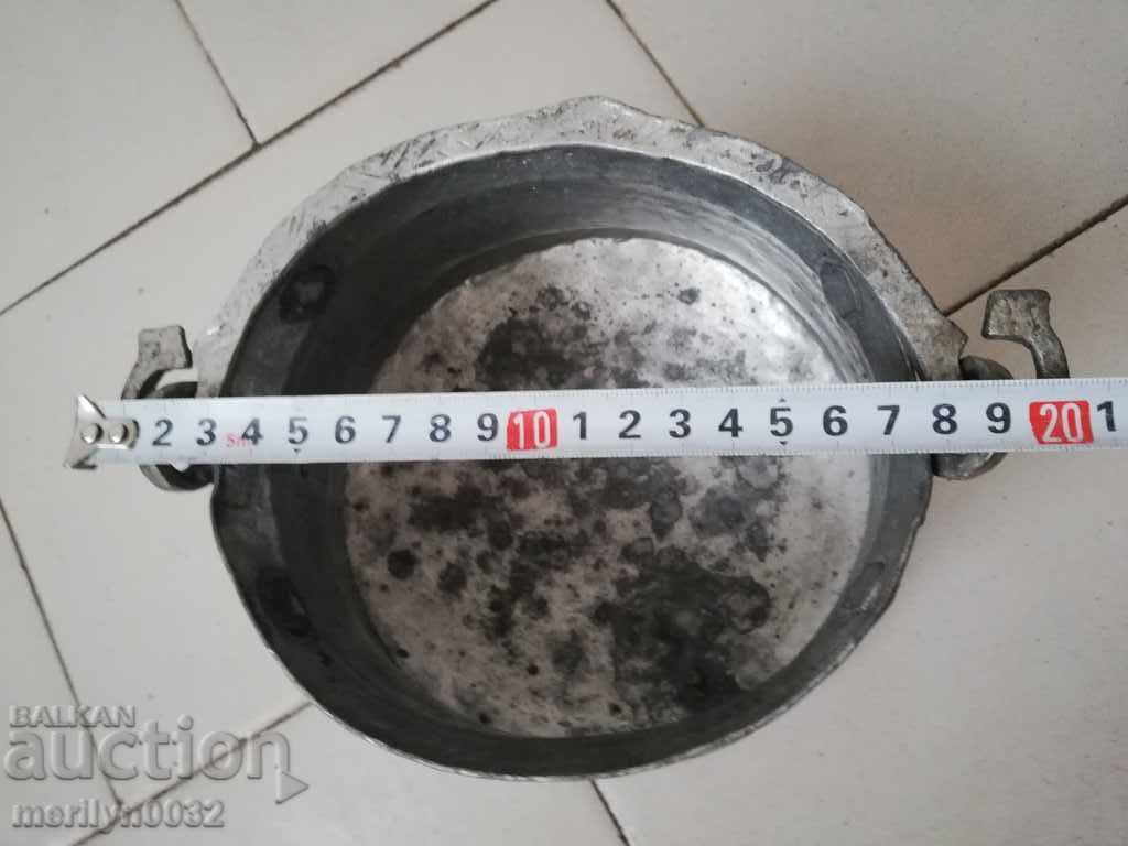 Auction An old bacon, a baker, a pot, a boiler, a copper pot Auction An old bacon, a baker, a pot, a boiler, a copper pot