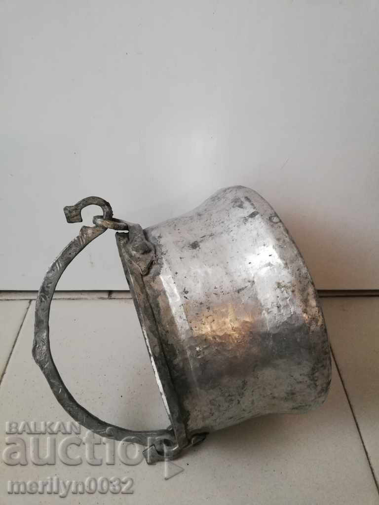 Delivery of An old bacon, a baker, a pot, a boiler, a copper pot Delivery of An old bacon, a baker, a pot, a boiler, a copper pot