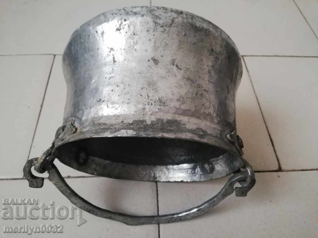 An old bacon, a baker, a pot, a boiler, a copper pot - 5 An old bacon, a baker, a pot, a boiler, a copper pot - 5