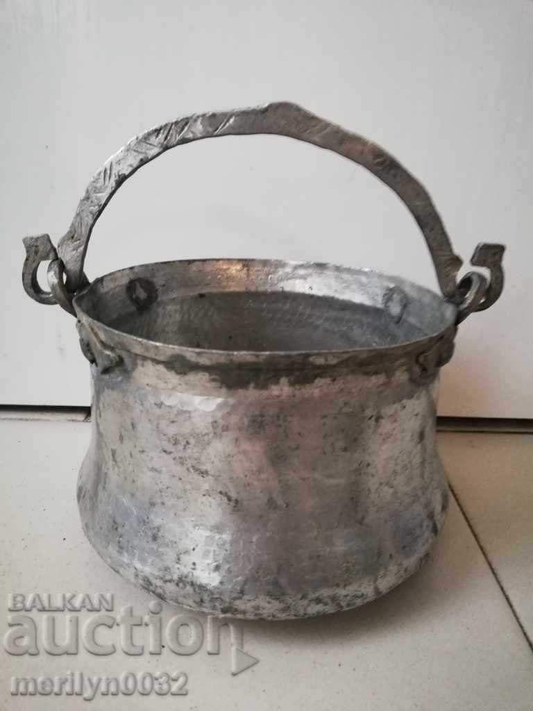 An old bacon, a baker, a pot, a boiler, a copper pot