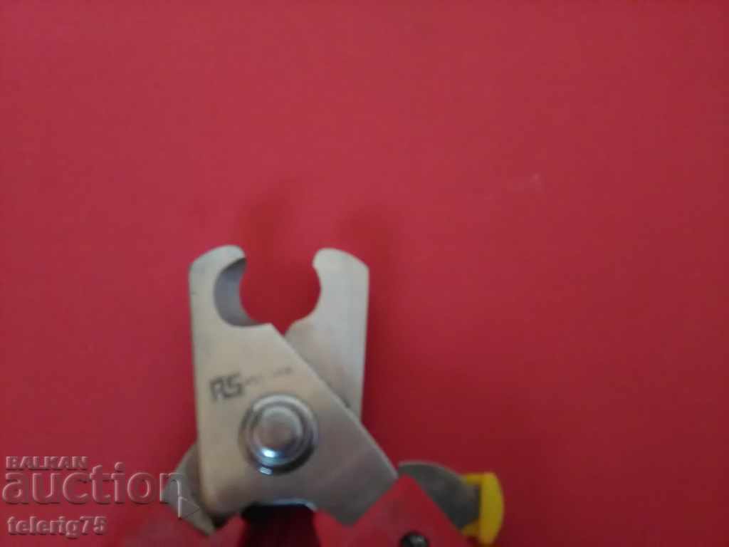 Auction English Quality Lace Cutters 'RS' for UTP / FTP cables Auction English Quality Lace Cutters 'RS' for UTP / FTP cables