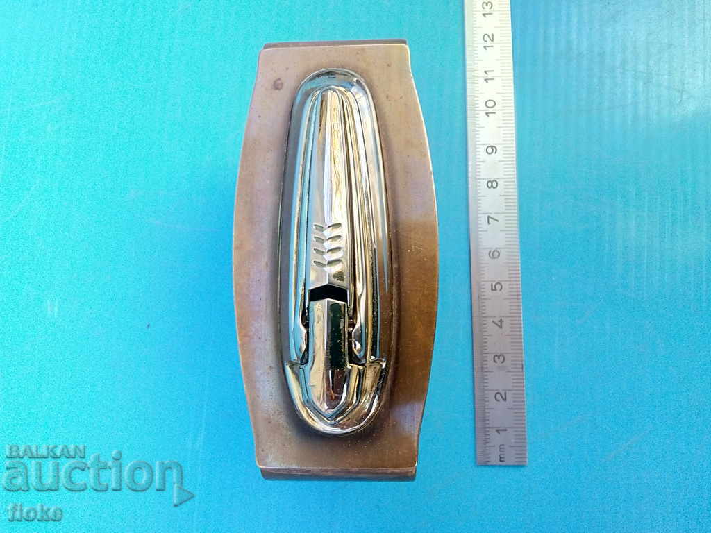 Auction Ronson Table Top Lighter Auction Ronson Table Top Lighter