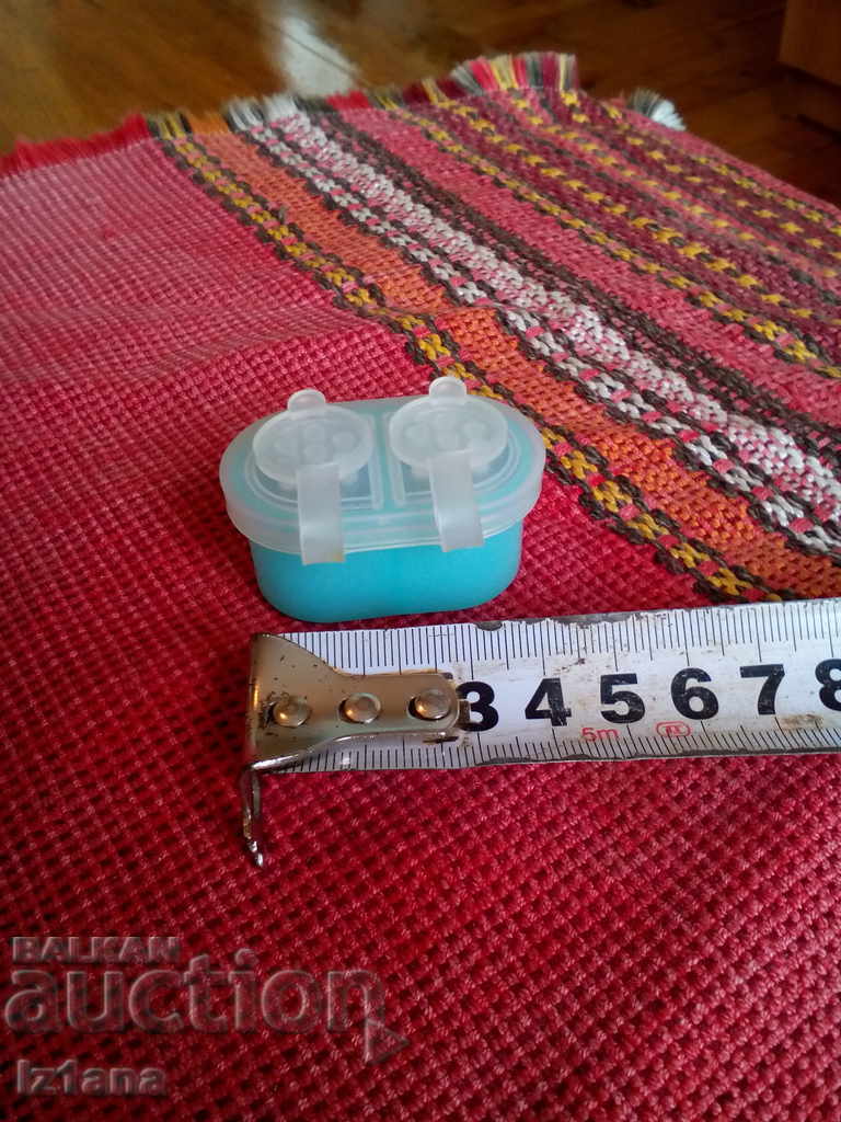 Auction  An old spice box