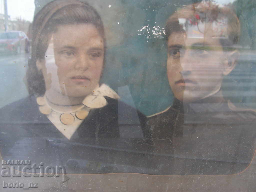 Auction  9567. STAR PICTURE DETECTED FAMILY PORTRAIT