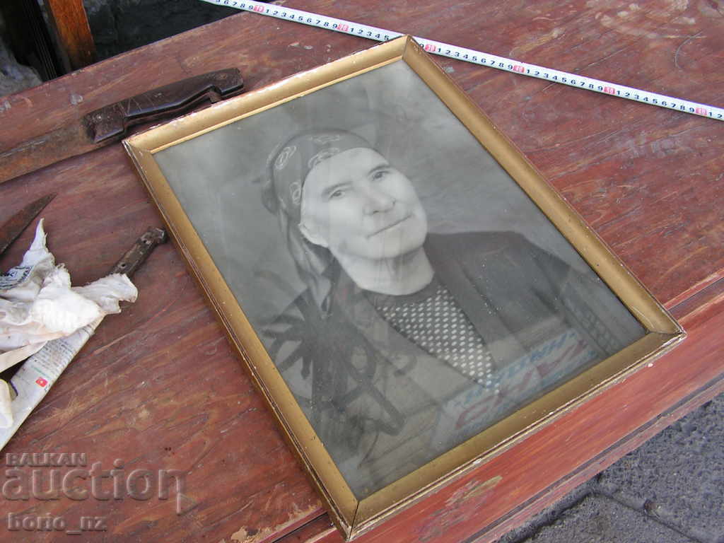9569. OLD PICTURE DUTY PORTRAIT WOOD FRAME with price 10.00 BGN | € 5.11 9569. OLD PICTURE DUTY PORTRAIT WOOD FRAME with price 10.00 BGN | € 5.11