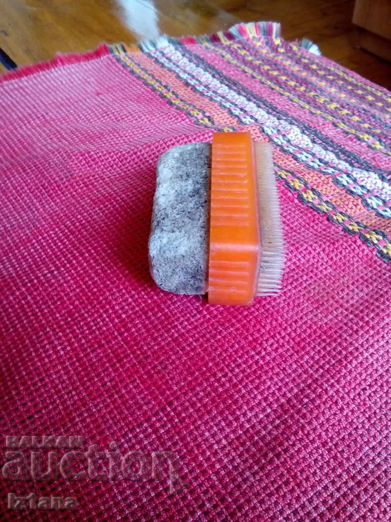 An old heel brush with price 5.00 BGN | € 2.56