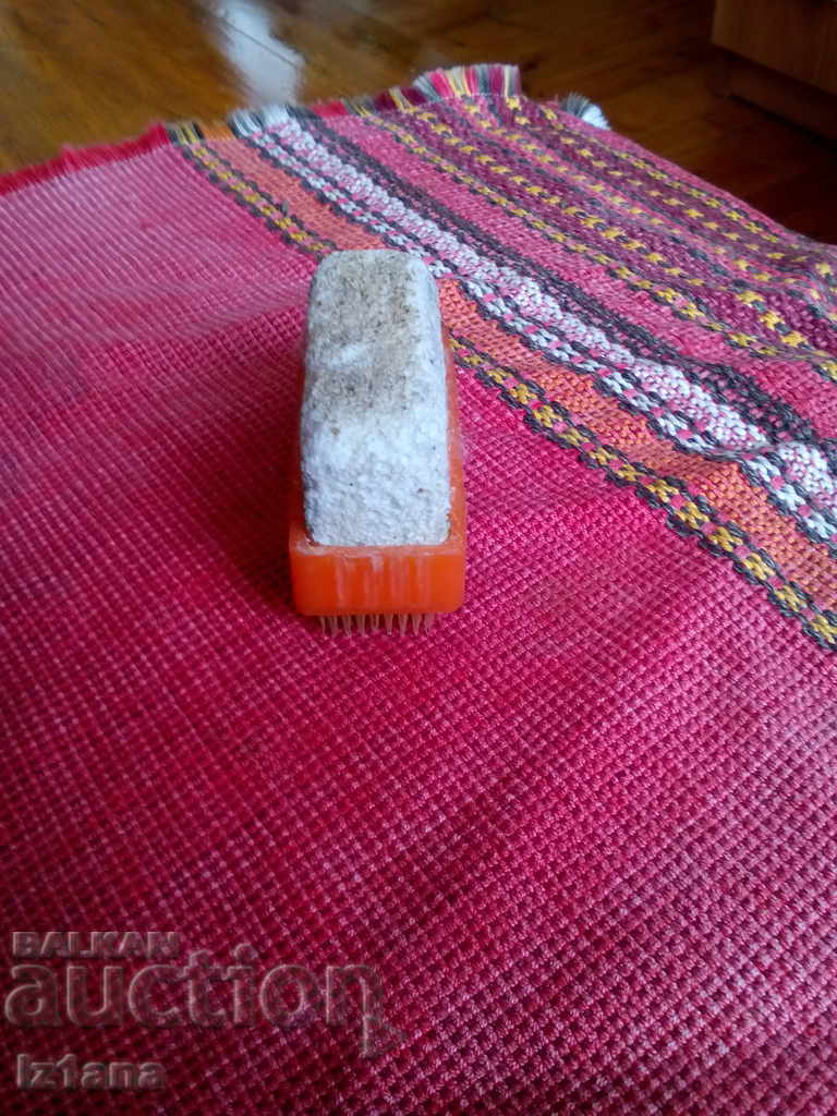 Delivery of An old heel brush