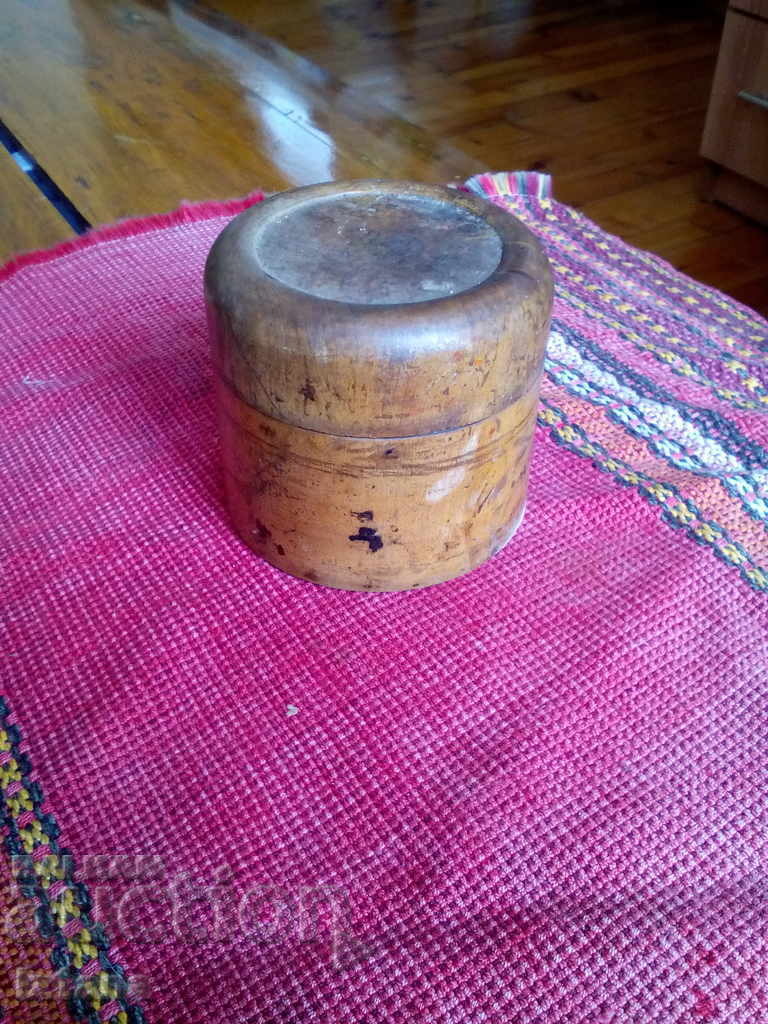 Old wooden box with price 10.00 BGN | € 5.11 Old wooden box with price 10.00 BGN | € 5.11
