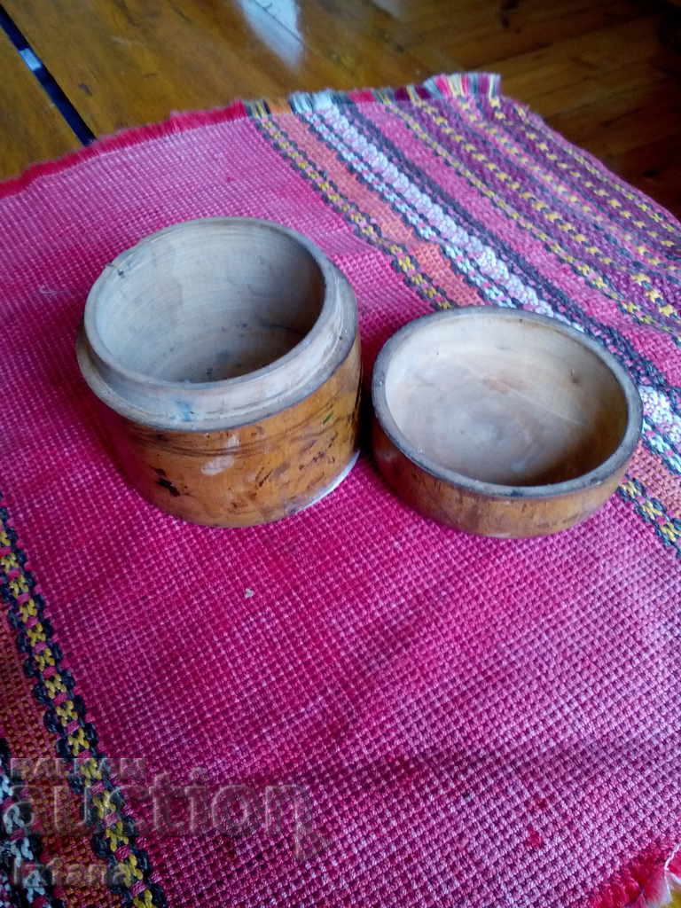 Auction Old wooden box Auction Old wooden box