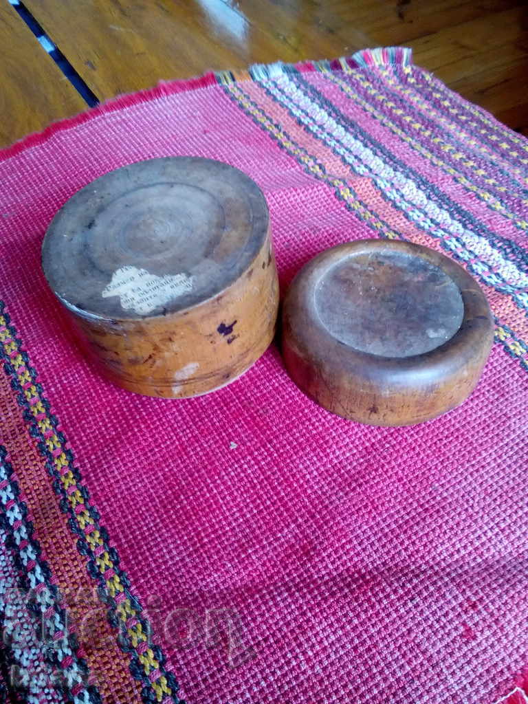 Delivery of Old wooden box Delivery of Old wooden box