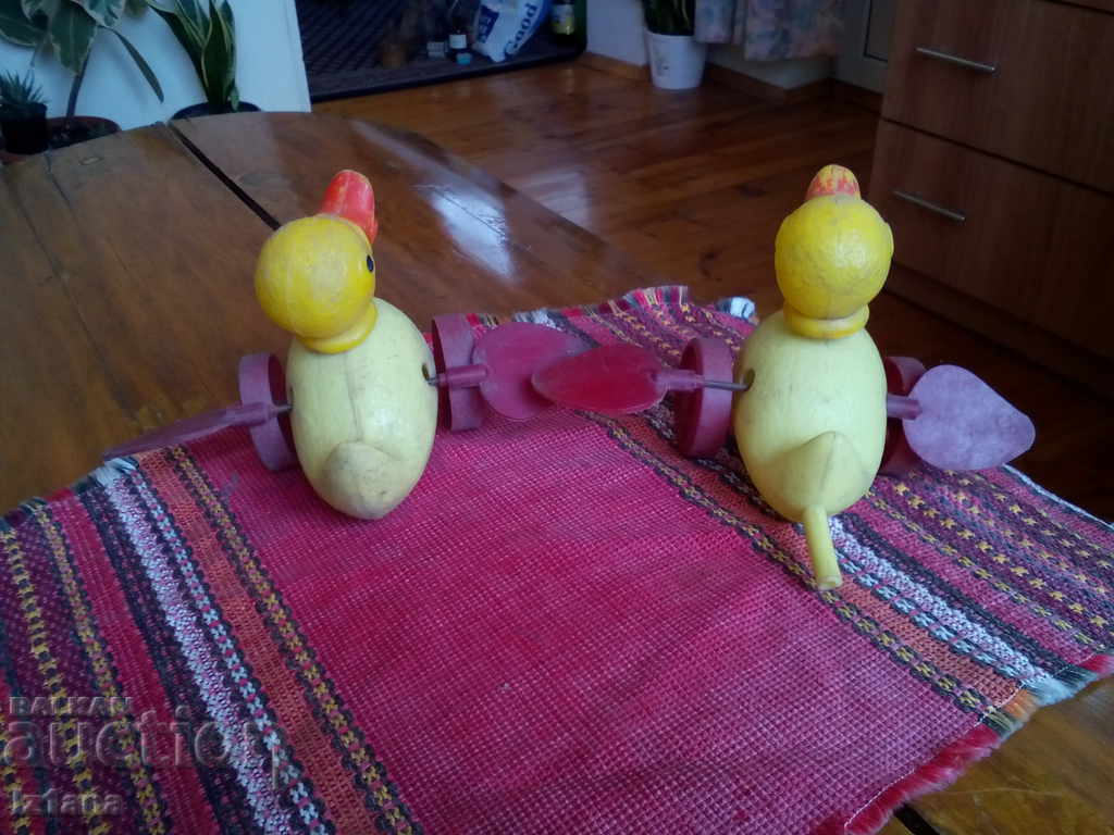 Delivery of Old toy duck toy Delivery of Old toy duck toy