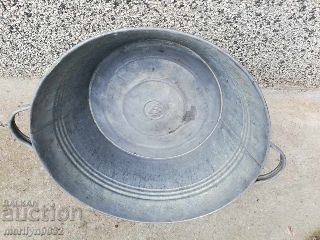 Delivery of An old galvanized basin, a trough, a household pot Delivery of An old galvanized basin, a trough, a household pot