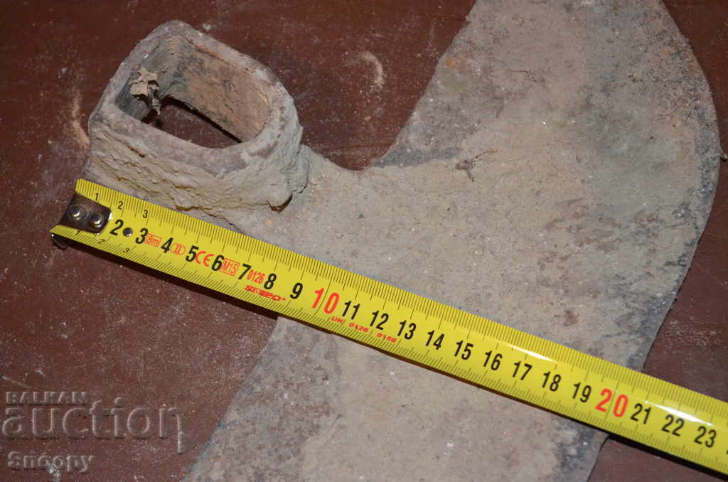 Delivery of An old hoe