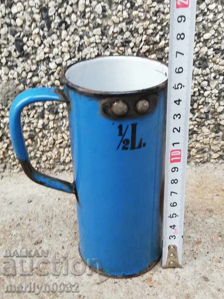 Auction  An old measure of liquid, a pot of alcohol, beer, wine, brandy