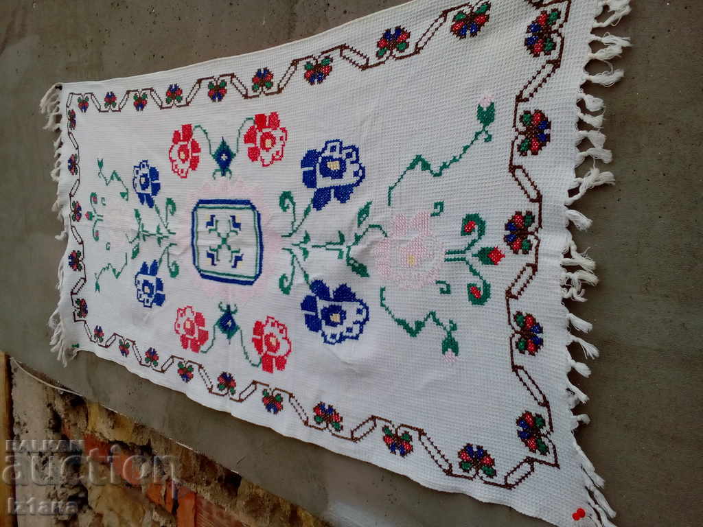 Auction An old embroidered hacker, wall cover Auction An old embroidered hacker, wall cover